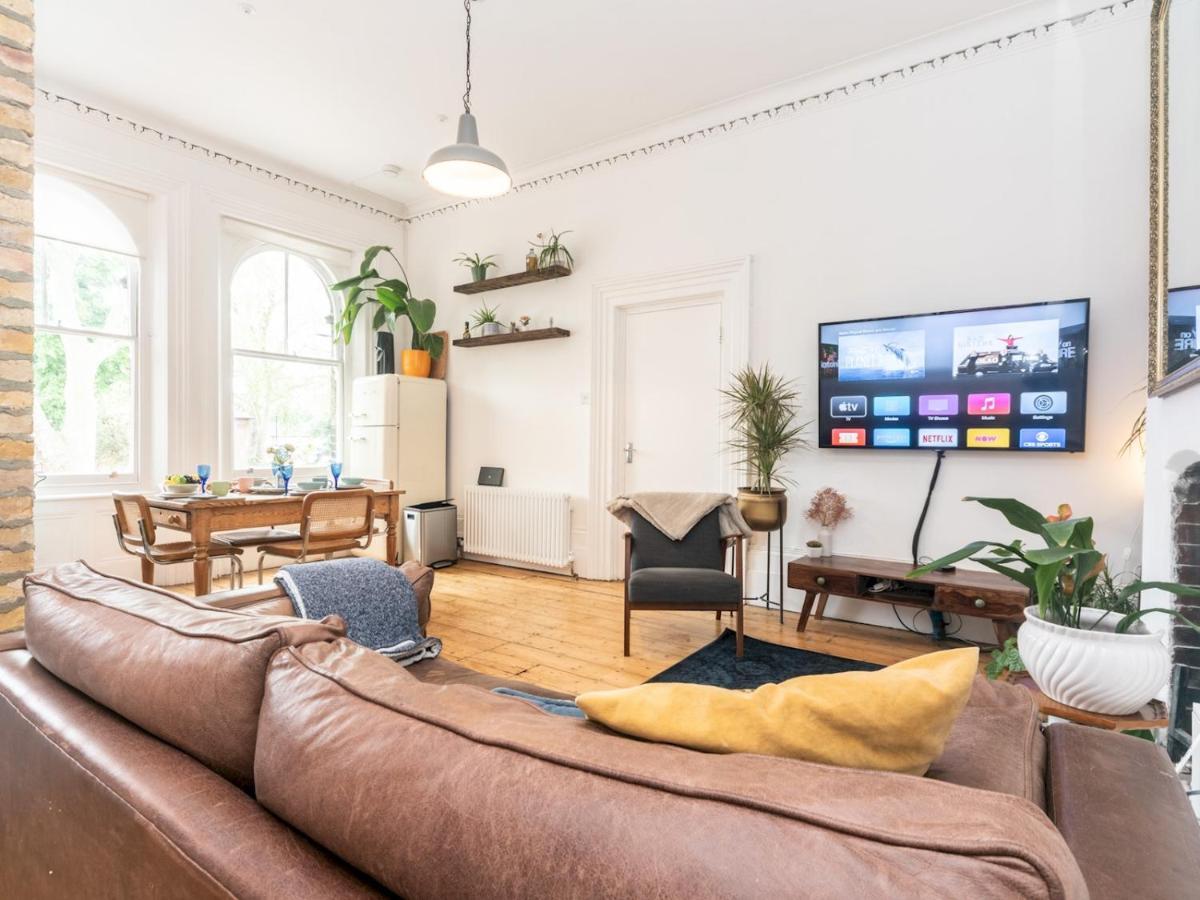 Pass The Keys Rustic And Quirky Flat In Charming Charlton Village *